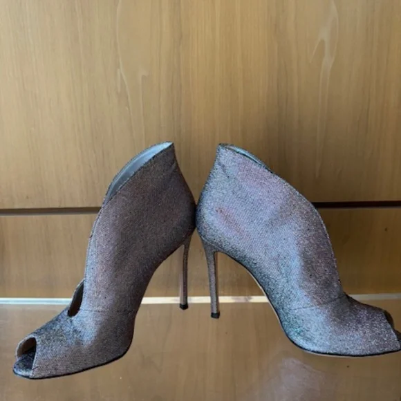 Virtually New Gianvito Rossi Iridescent Silver Peep Toe Booties - Size 37 - Picture 4 of 7